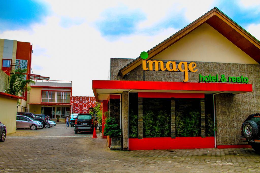 Image Hotel And Resto Bandung Exterior photo