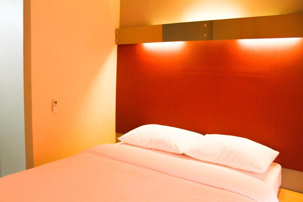 Image Hotel And Resto Bandung Room photo